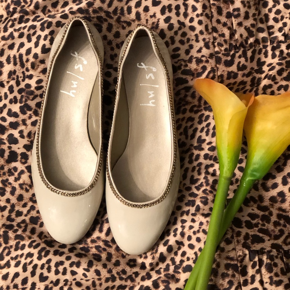FS/NY Beige Flats Sz 7